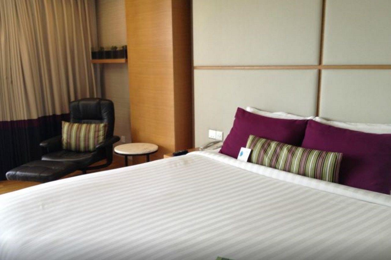 Avari Towers Karachi Exterior foto A room at the hotel
