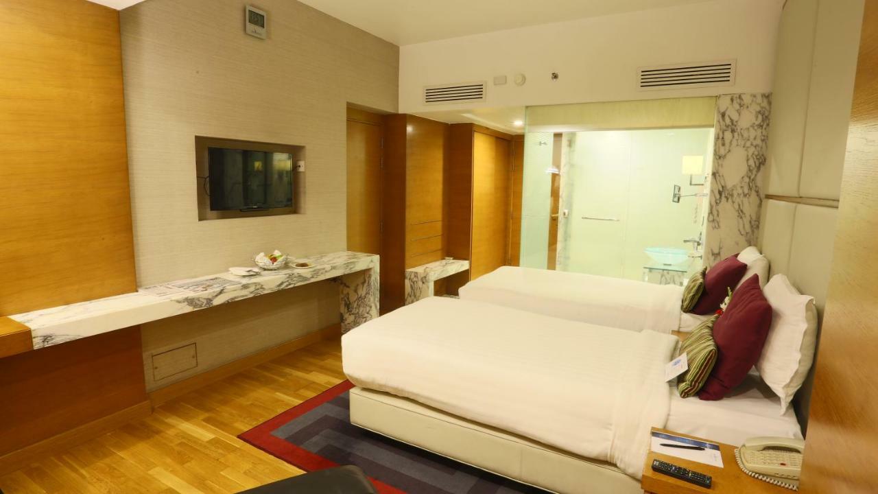 Avari Towers Karachi Exterior foto A room at the Park Hotel, New Delhi